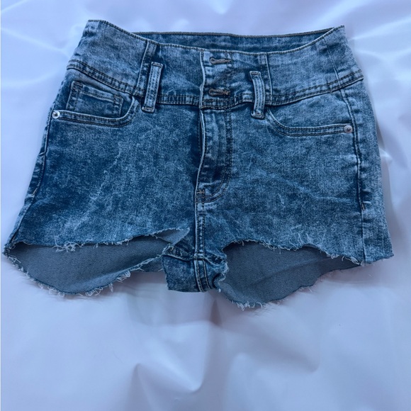 Woman’s Jean Shorts - Picture 1 of 2